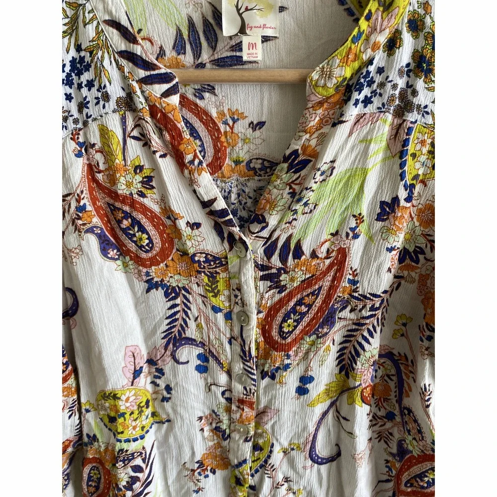 Fig & Flower Blouse M Boho Paisley Floral Rayon Button Tab Sleeve Split Top Chic - Picture 6 of 12
